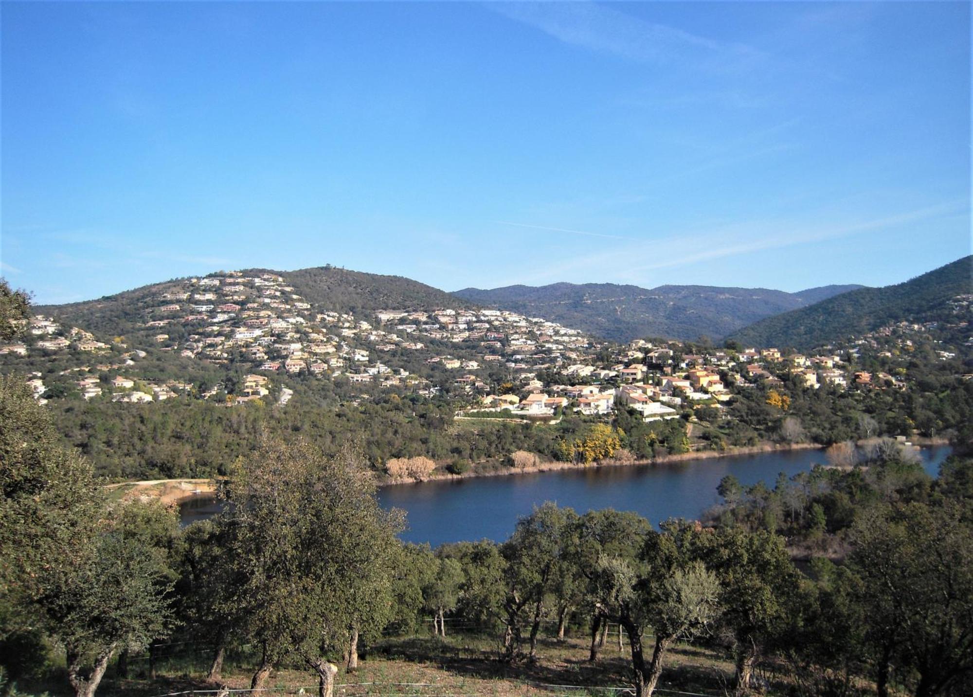 Superbe Bas De Villa 80 M2 Piscine Privee Reservee Aux Vacanciers Avec Vue Magnifique 6 Couchages La Londe-les-Maures Kültér fotó